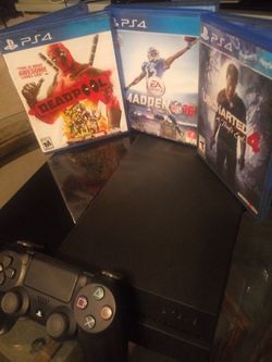 PS4 SONY 500GB + 4 GAMES