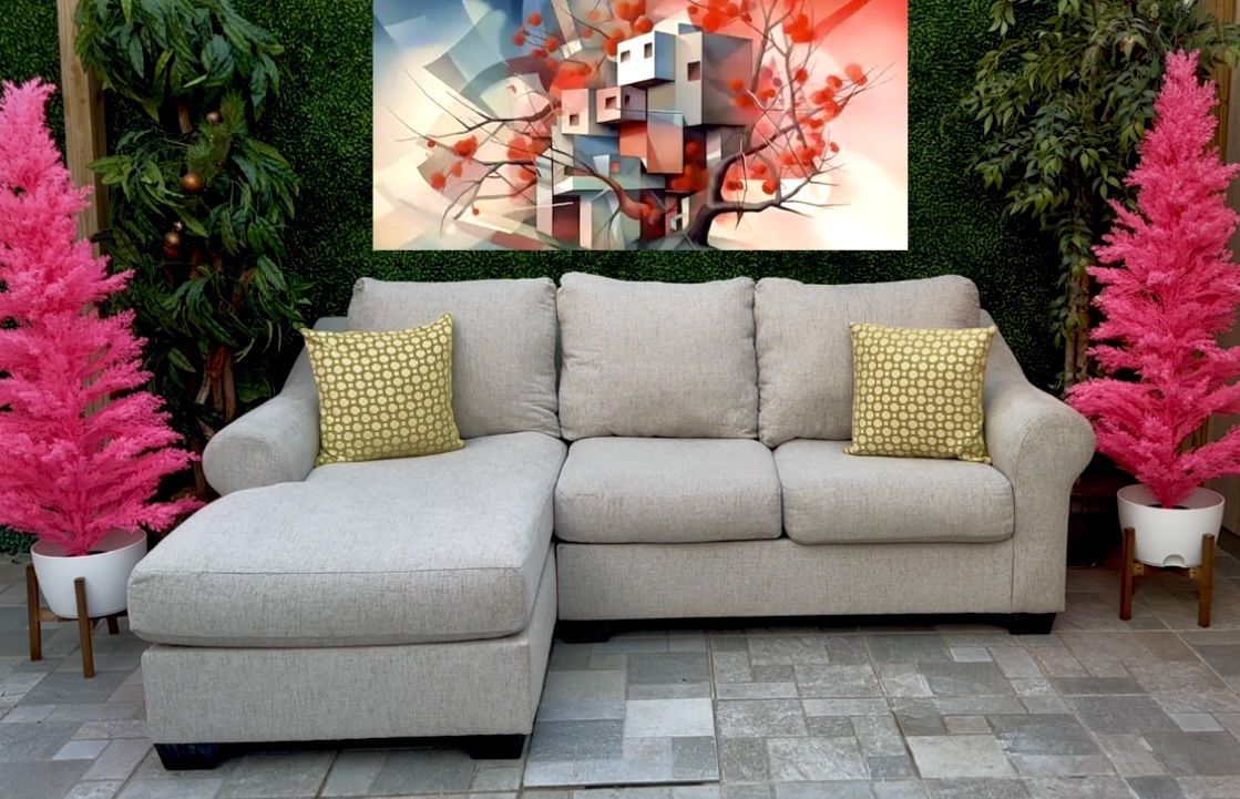 Gray Ashley Furniture Sectional w/Chaise (Free delivery đźšš)