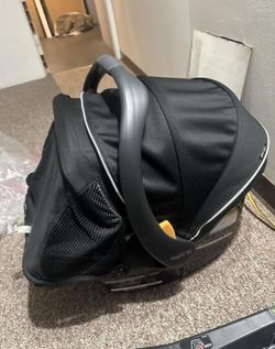 Chicco Infant Car Seat
KeyFit35 Zip ClearTex and Base