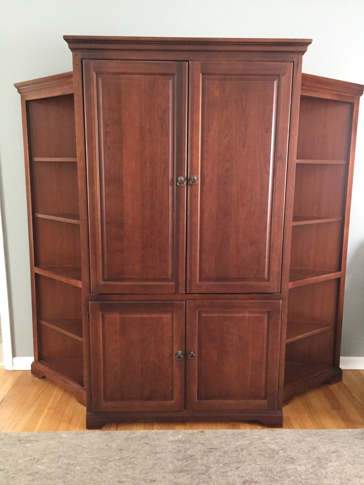 Beautiful ENTERTAINMENT CENTER like New Must See !!!