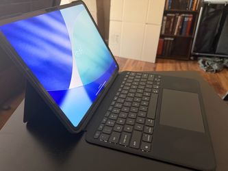 Full setup: iPad Pro 13-inch (M4) Wi-Fi + Cellular and Accessories