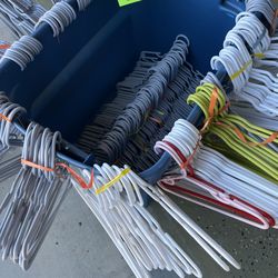 😀 children’s hangers 18 1/2 dozen😀