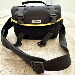 Nikon Medium DSLR Camera Bag w/ Dividers & Strap