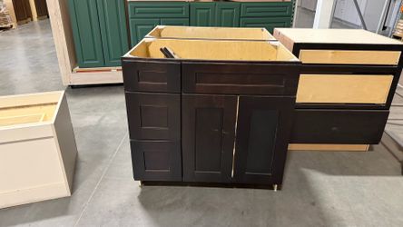 Vanity cabinet
