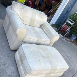 Oversized Chair With Ottoman
