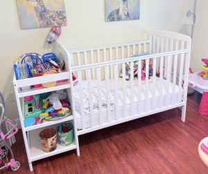 Convertible Crib with Changing Table – White (Excellent Condition)