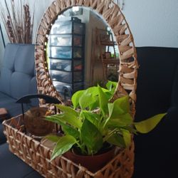 Quality Woven Rattan Mirror W/attached Shelf In Excellent Condition!!!