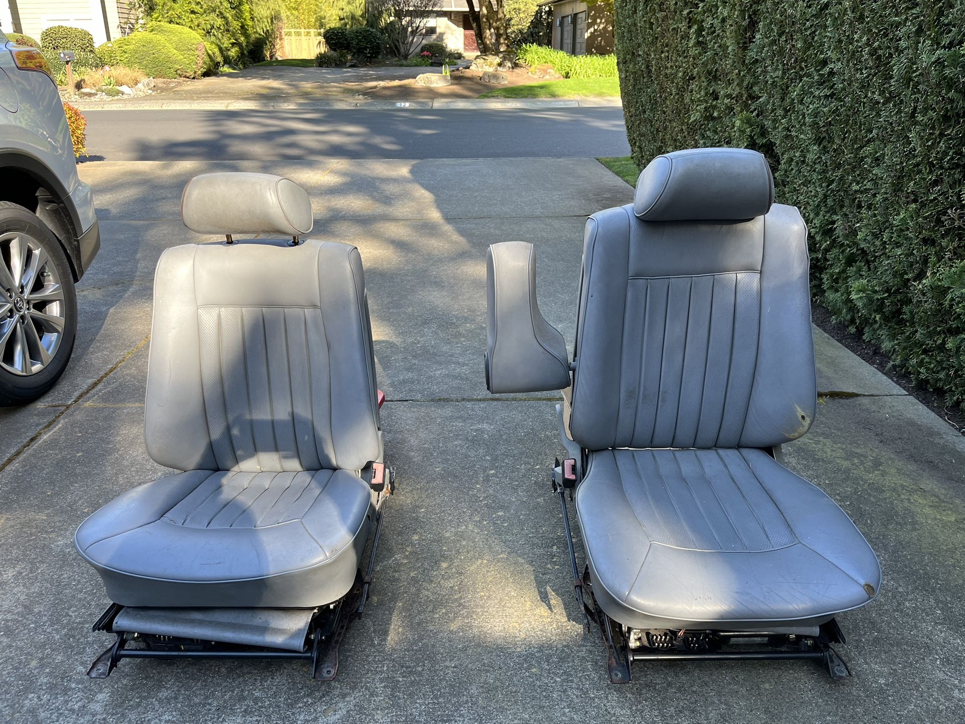 W201 190E 190D Electronically Adjustable Front Seats In Grey Leather 