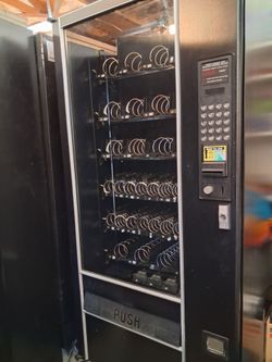 4 working Vending Machines