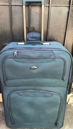 Maleta Grande Para Viajar Para Mas De 50 Libras Todo Funciona Perfecta Limpia Pido $35 O Mejor Oferta Por El Homedepot Slauson Ave /western 