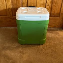 Igloo 60 QT Laguna Hard Sided Rolling Ice Chest Cooler,  Green 