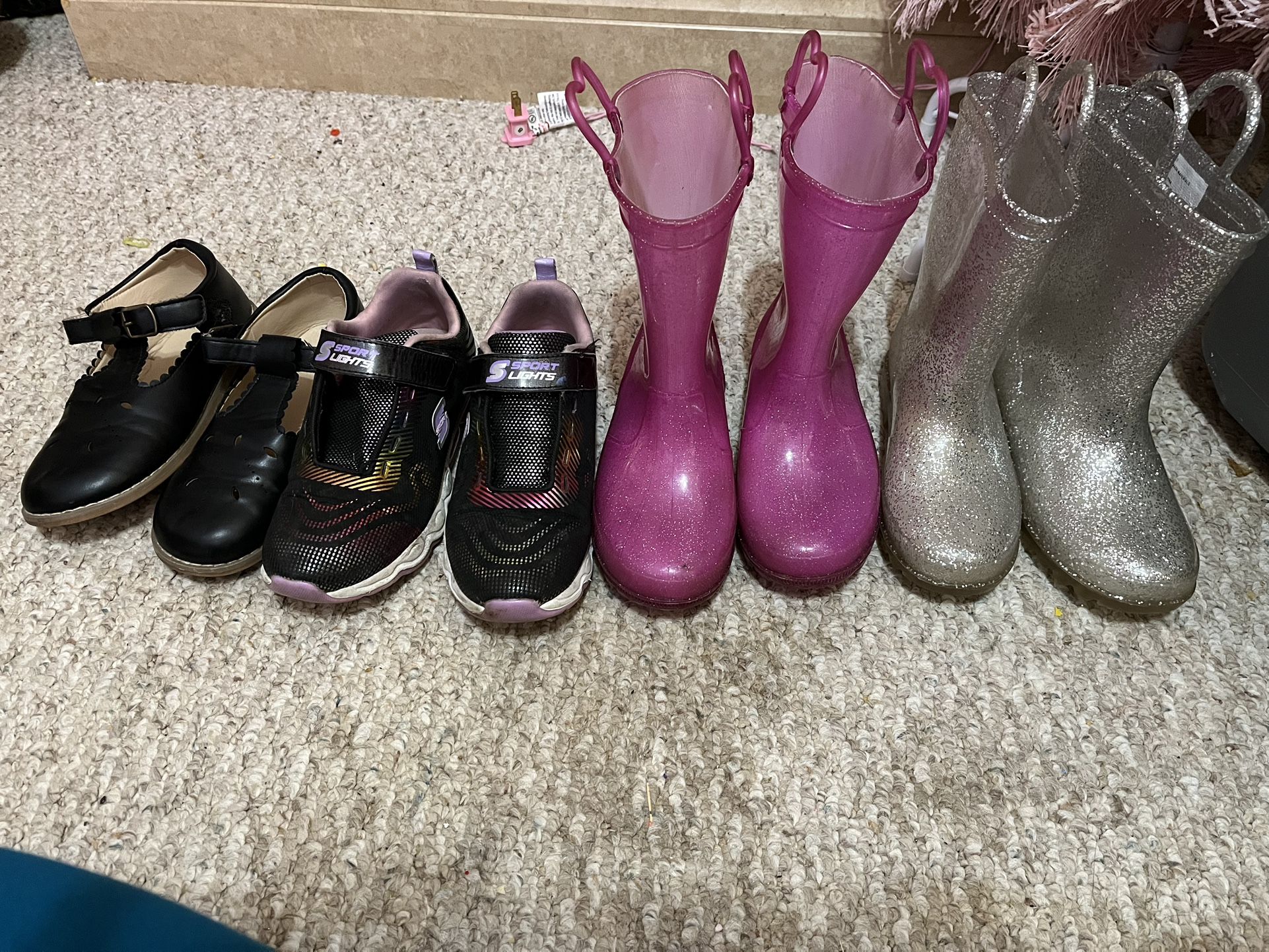 Girls Shoes Size 2.