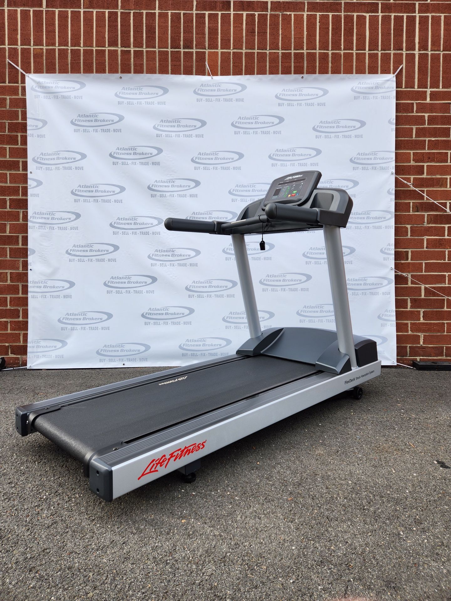 Life Fitness Treadmill for Sale in Sterling, VA OfferUp