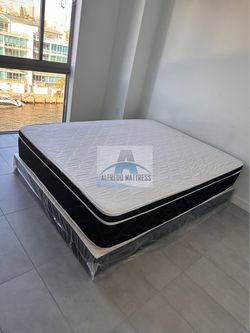 Queen mattress pillow top set with box spring (2pc - new)