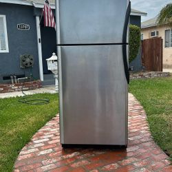 Refrigerator FREEZER Needs Fixing 