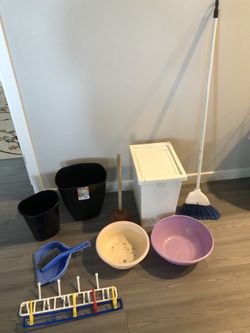 three garbage cans, 2 basins, 2 hangers, two brooms, a scoop and a plunger, all for $ 10