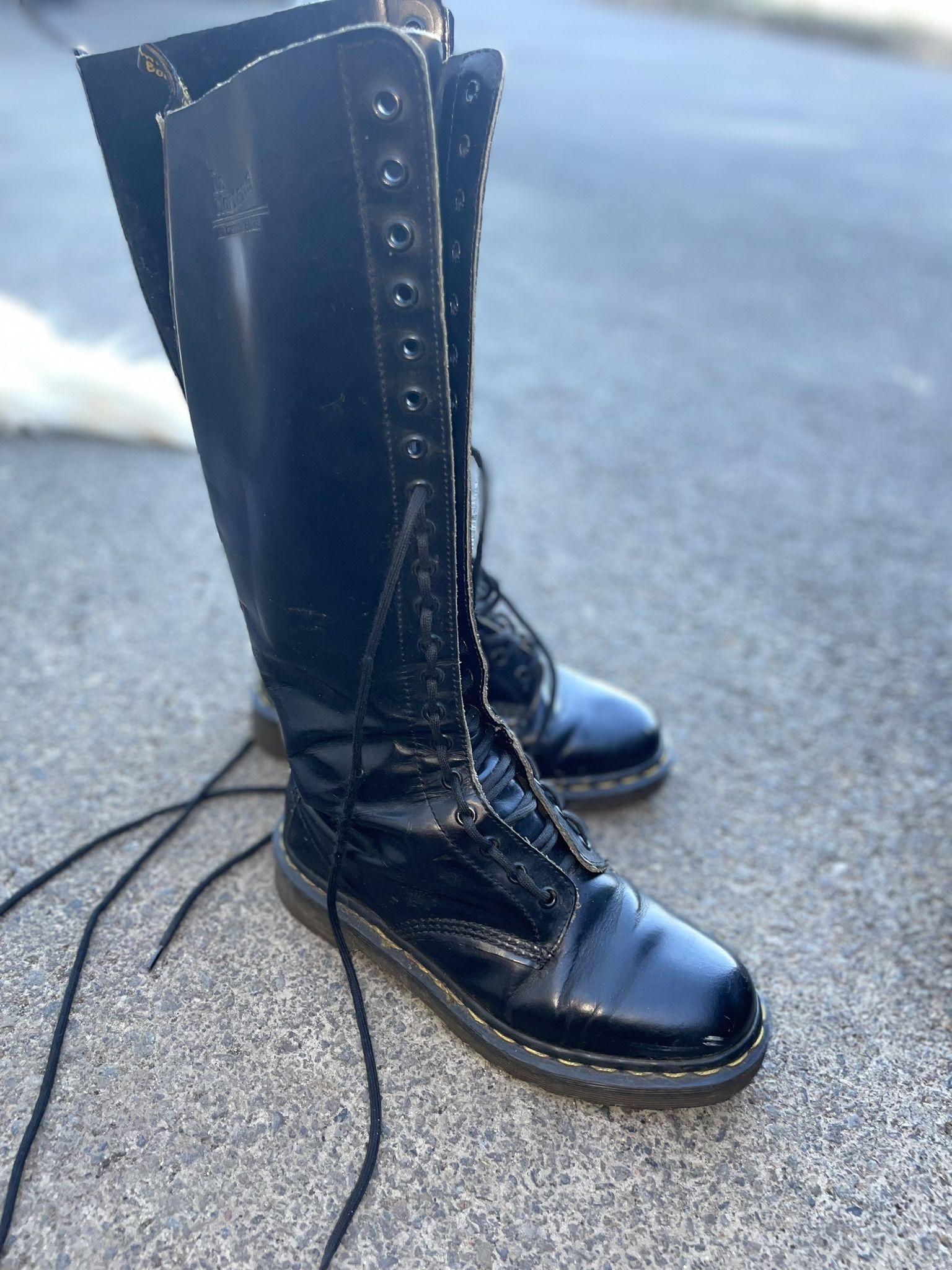 Original Doc Martens Made In England Size 8.5 Women’s 20 Hole