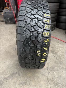 17” single tire toyo LT 285/70/17 semi new with free installation $125
