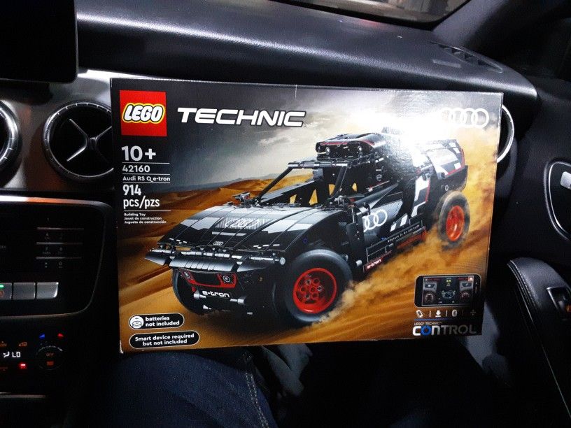 Lego New Audi RS Q E-tron Set 