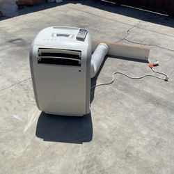 Air Conditioner With Control  Aire Acondicionado Con Control