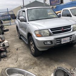 01- 06 Mitsubishi Montero Limited 