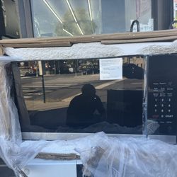 MICROWAVES FRIGIDAIRE 24” NEW