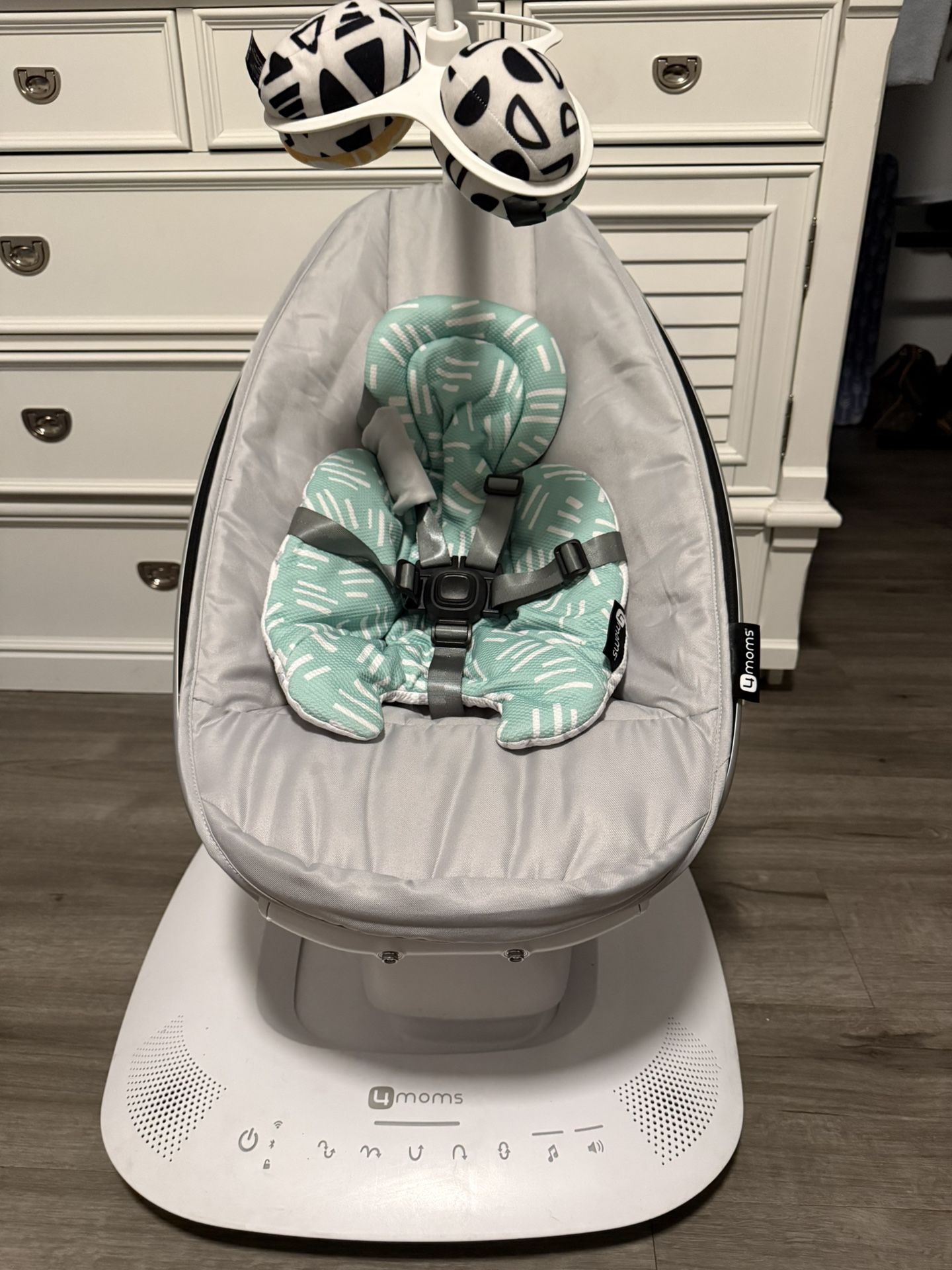 4MOMS MamaRoo Multi-Motion Baby Swing.