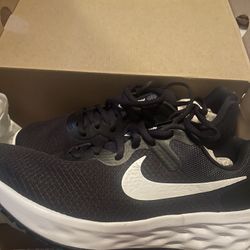 Nike Revolution 6
