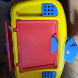 KIDS DESK AND CHAIR