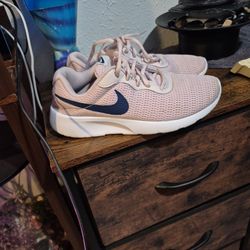 Nike Shoes Size 4