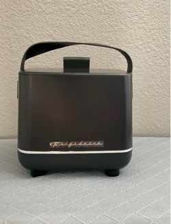Personal Electric Cooler (Fits up to 6 sofa cans)