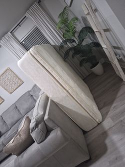 Queen Pillow Top Mattress