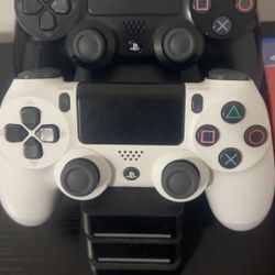 Ps4 slim+Two Controllers