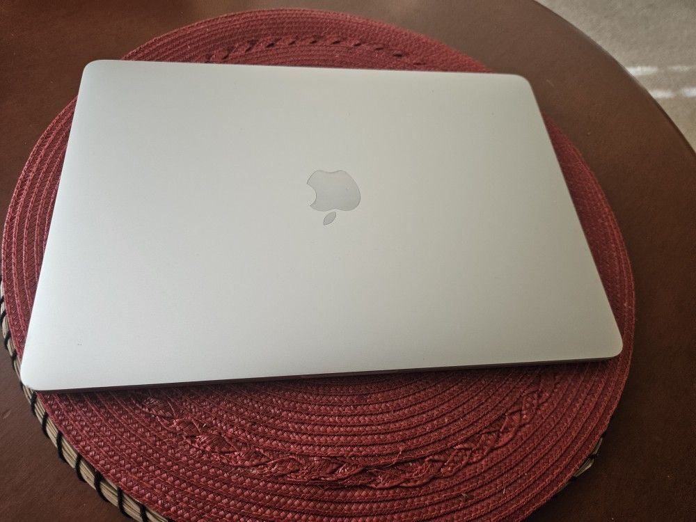 Apple Macbook Pro i5 16gb Ram 500gb SSD Drive 2020 13" Screen Good Condition
