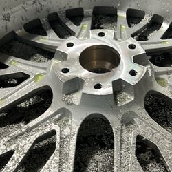 WHEEKS REPAIR CAMBIO DE BOLT PATTERNS PINTURA SOLDADURA DE RINES