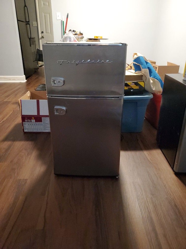 Frigidaire Mini Fridge