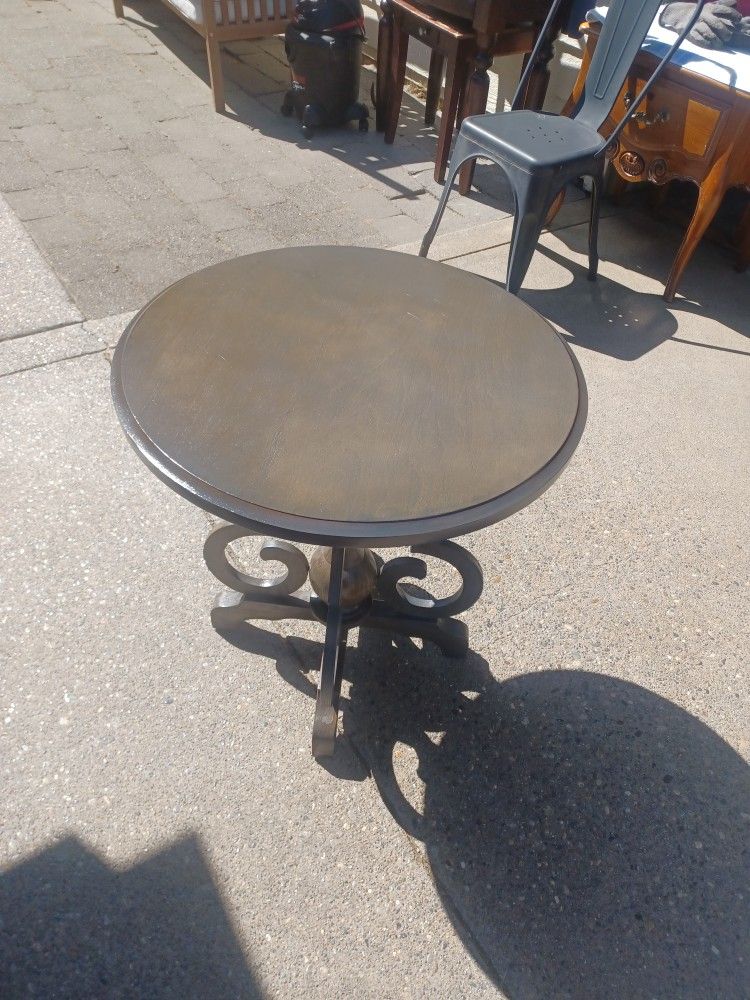 Small Round Table (Unique Design)