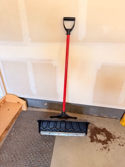 Snow shovel