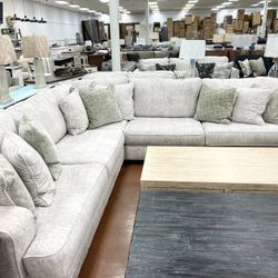 New Ashley Sectional 🔥🔥 AVAILABLE NOW
