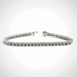 Ladies 9.00 Carat Platinum Tennis Bracelet with VS1 / E-F 44 Brilliant Round Diamonds - Total Weight 27.4 Grams. (Size 7.0")