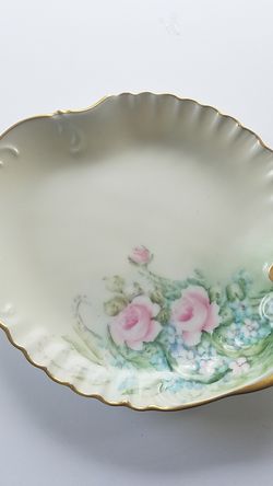 7.5" Floral serving dish with scalloped gilding on edge