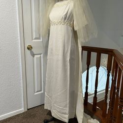 Vintage Wedding Dress $165