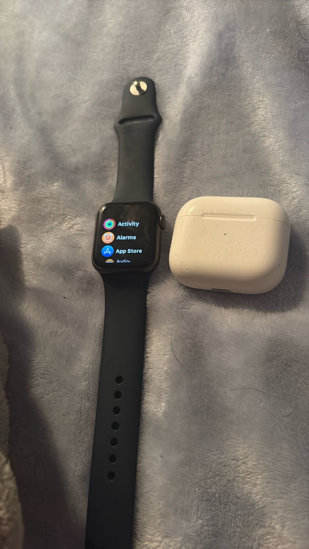 Apple Watch And Air Pods 