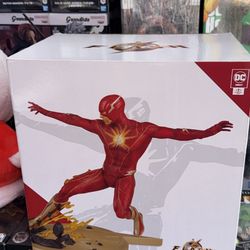 McFarlane Toys - DC Direct The Flash (The Flash Movie) 12in Resin Statue