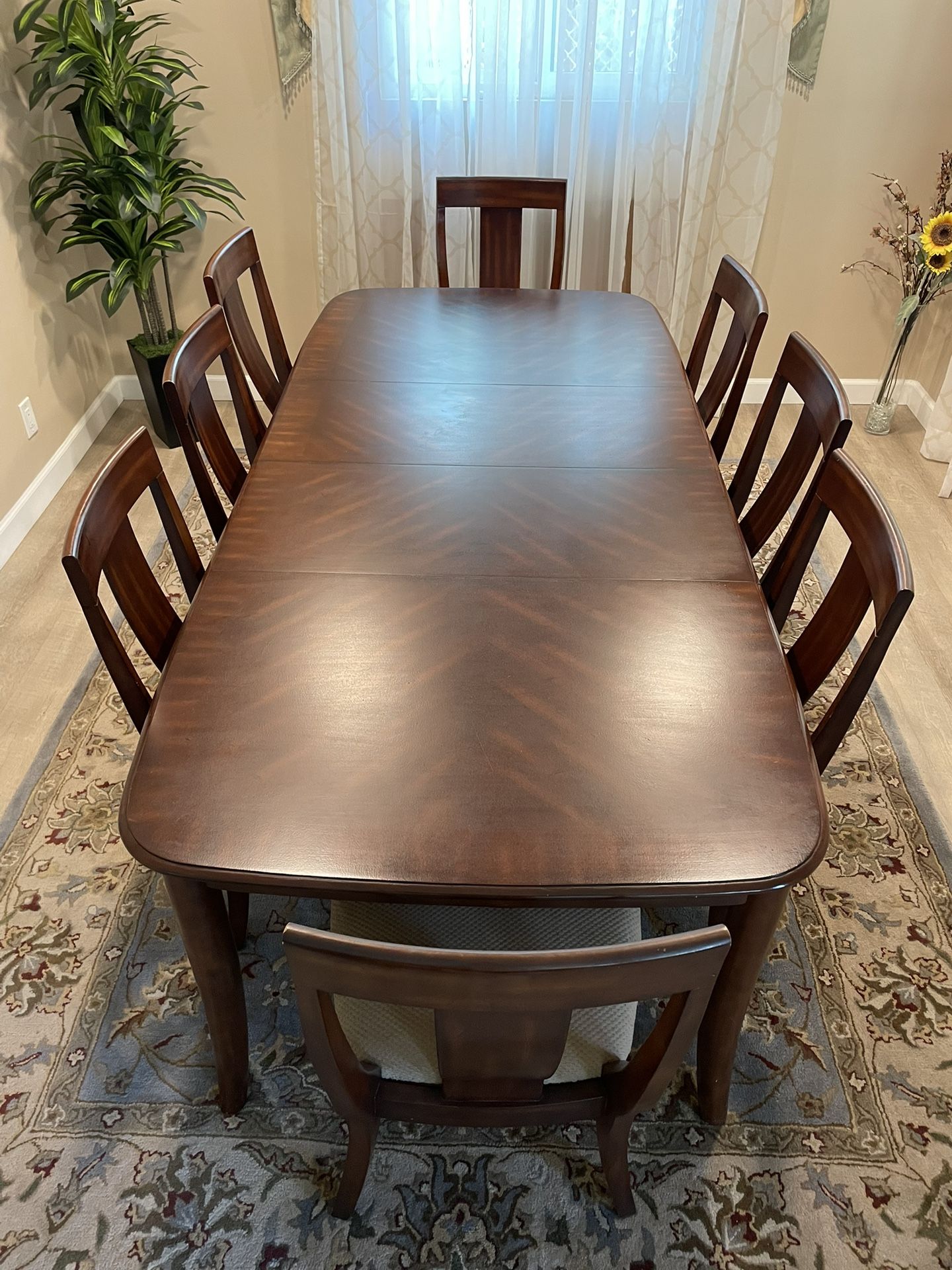 Dining Table (adjustable) With 8 Cushioned Chairs