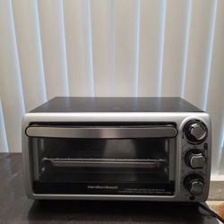 Hamilton Beach- Small Conventional Oven 