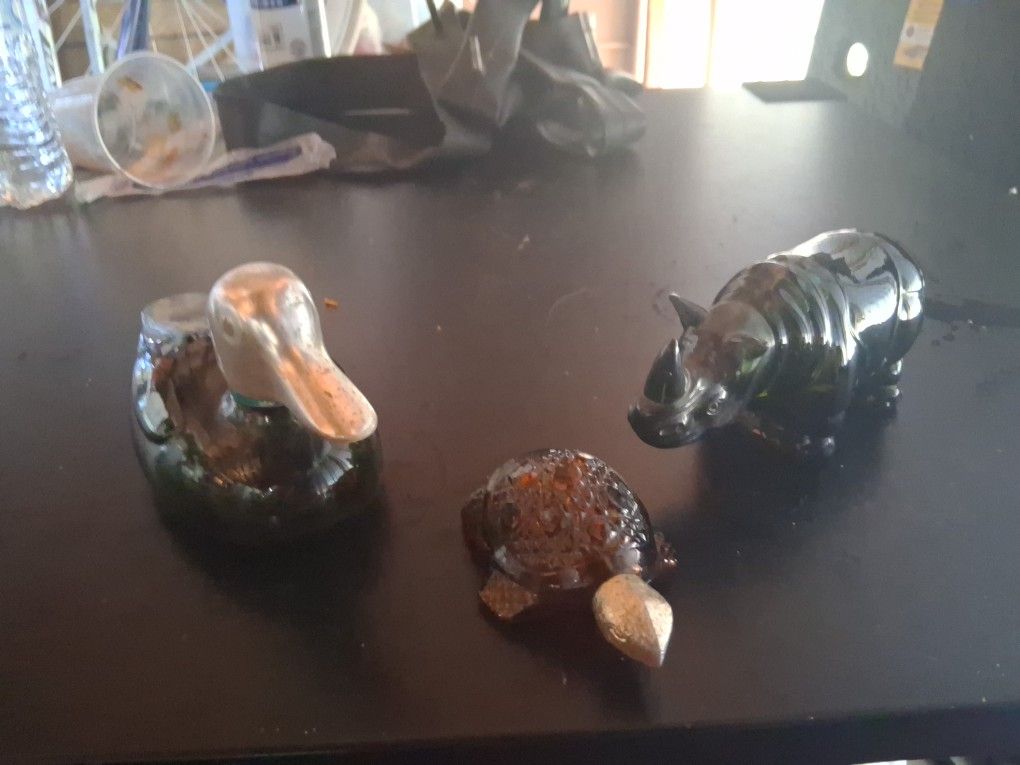 3pc Collection Of Vintage Mens Avon Colgne Decanters