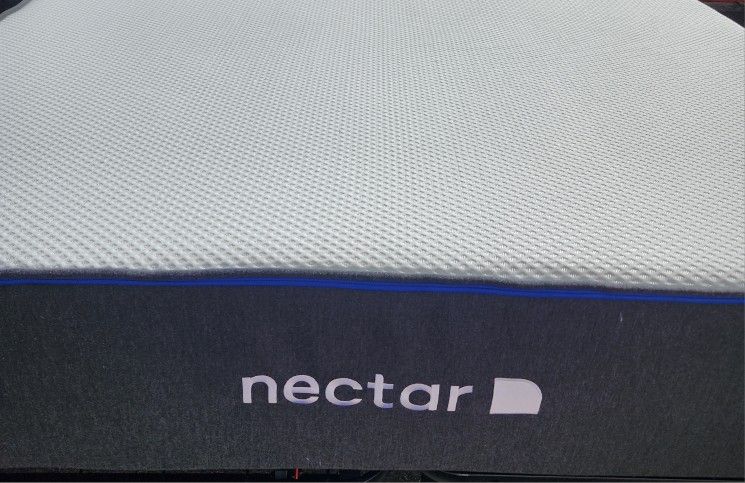 LIKE NEW! Nectar Queen Mattress - Delivery Available