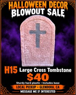 H15 — Large Cross Tombstone — $40