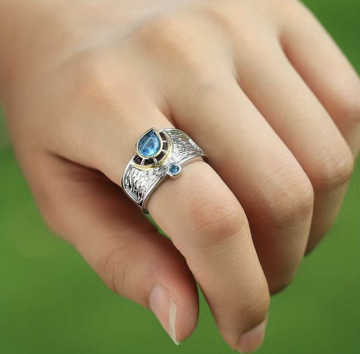 Inlaid Water Drop Stone Ring